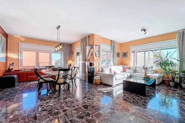 Wohnzimmer; fliesenboden, tageslicht, moderner stil, blick