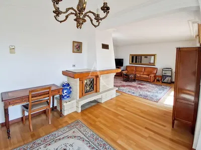 Wohnzimmer; holzboden, tageslicht, rustikaler stil