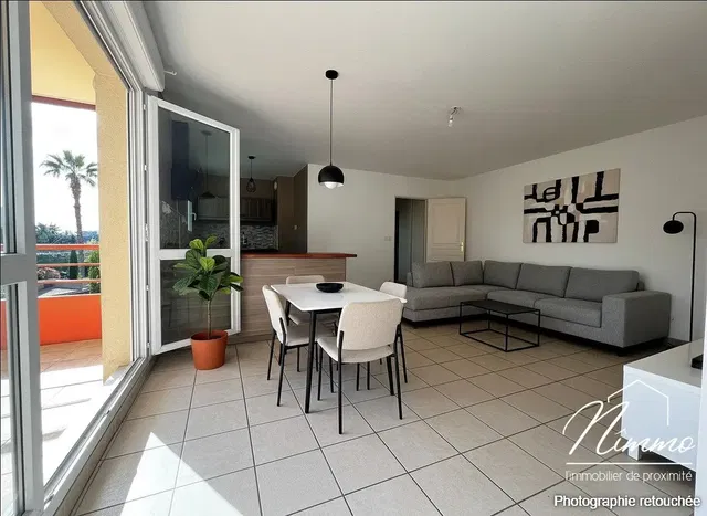 Wohnzimmer; blick, fliesenboden, tageslicht, moderner stil