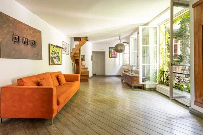 Salon; vue, parquet, lumière naturelle, style moderne