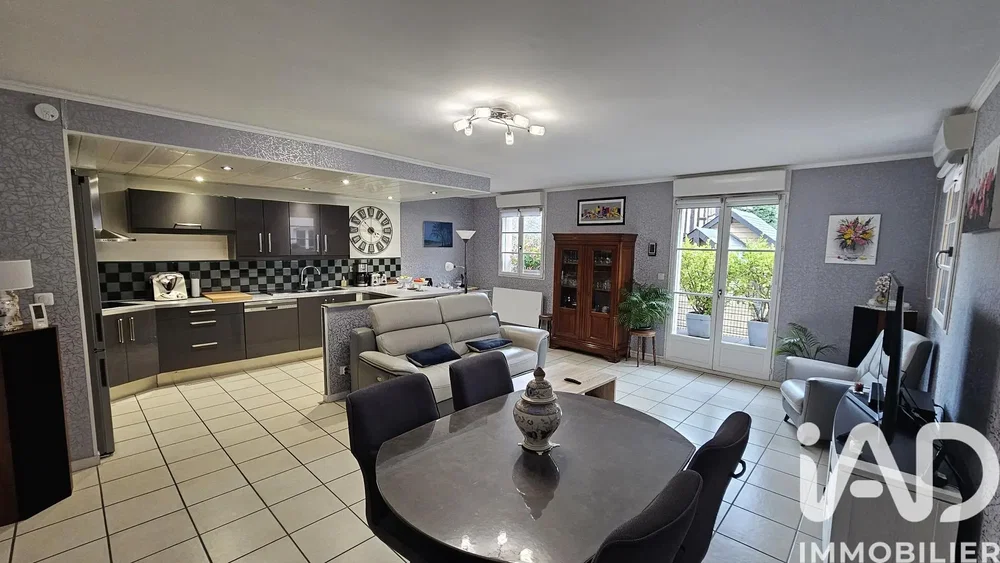 Wohnzimmer; küchengeräte, fliesenboden, tageslicht, moderner stil