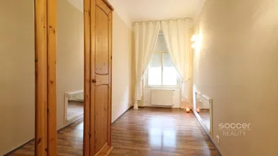 Chambre; parquet, lumière naturelle