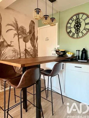 Kuhinja; moderni stil, drveni pod, prirodno svjetlo