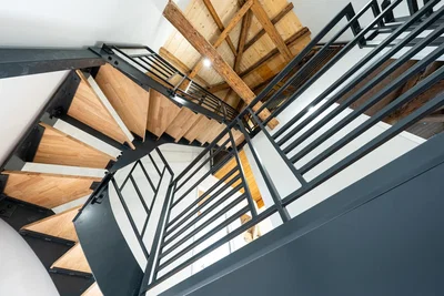 Diğer; ahşap kirişler, ahşap zemin