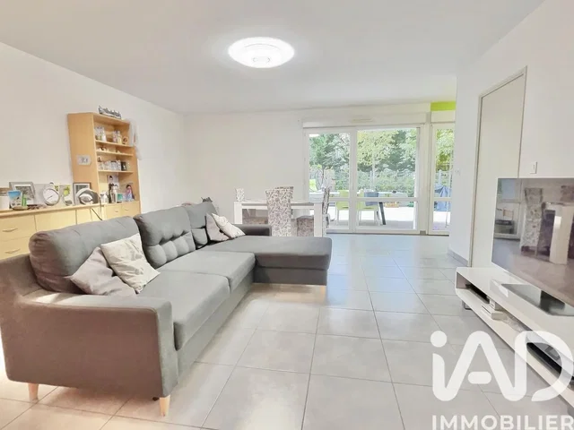 Хол; плочки, гледка, естествена светлина