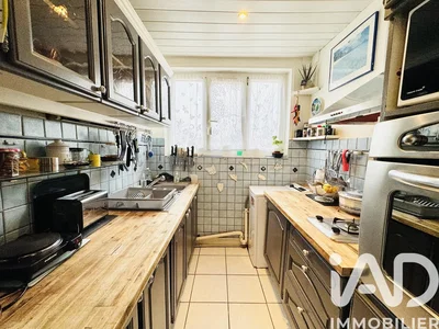 Κουζίνα; συσκευές κουζίνας, φυσικό φως, μοντέρνο στυλ