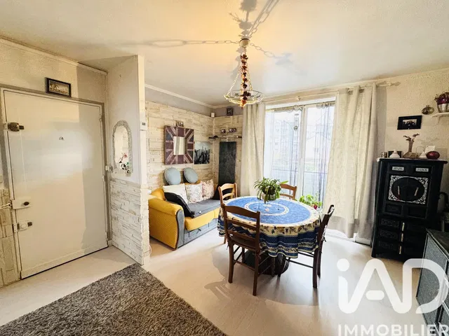 Хол; естествена светлина, модерен стил