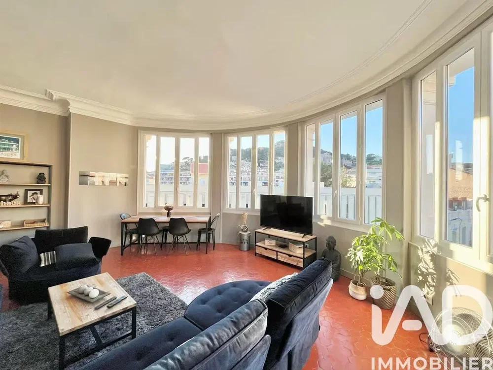 Дневна соба; поглед, природно светло