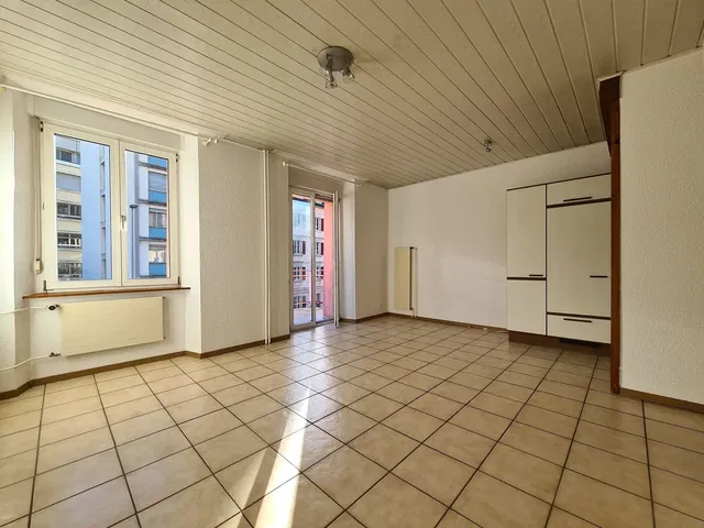 Oturma odası; fayans zemin, manzara, doğal ışık