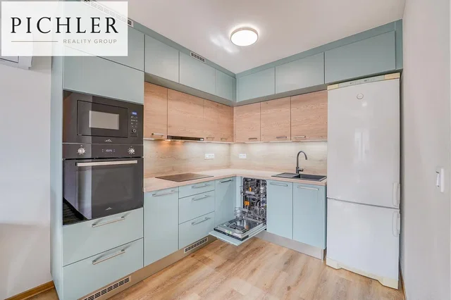 Kitchen; kitchen appliances, renovated, natural light
