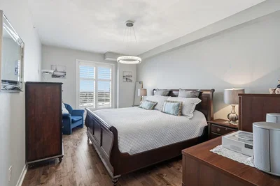 Camera da letto; luce naturale, stile moderno