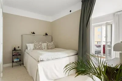 Spavaća soba; prirodna svjetlost, moderan stil