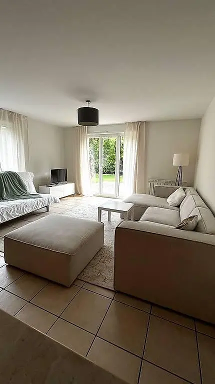 Wohnzimmer; tageslicht, fliesenboden