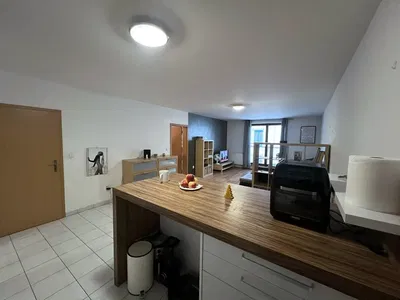 Kuhinja; pločice, prirodno svjetlo, moderni stil