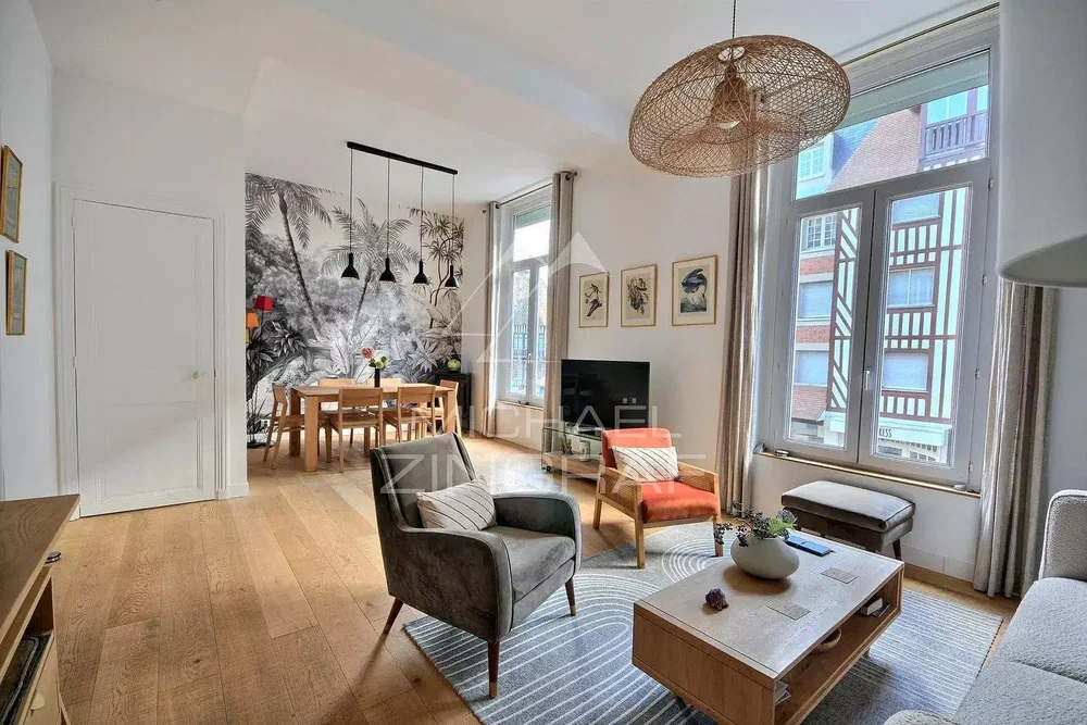 Oturma odası; doğal ışık, modern stil