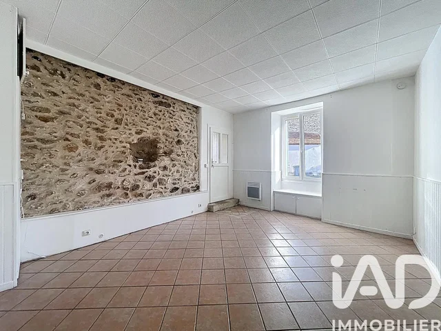 Ostatní; dlažba, přirozené světlo