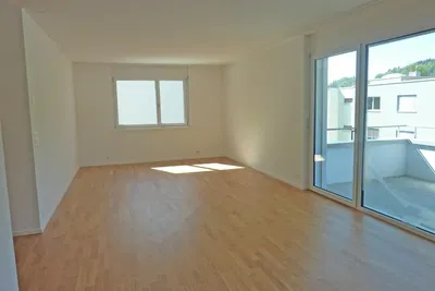 Wohnzimmer; blick, tageslicht, holzboden, renoviert