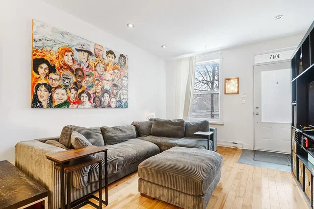 Living room; wood floor, natural light, modern style