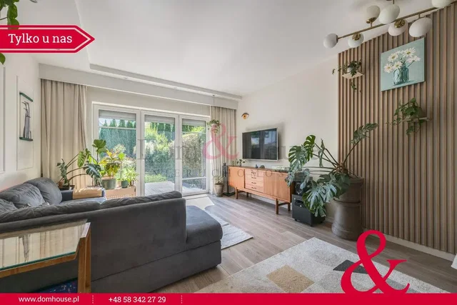 Дневна соба; поглед, природно светло, модерни стил, дрвени под