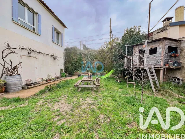 Haus und umgebung; tageslicht