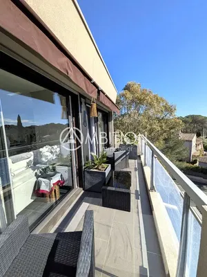 Balkon; výhled, přirozené světlo