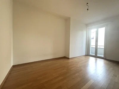 Wohnzimmer; holzboden, tageslicht