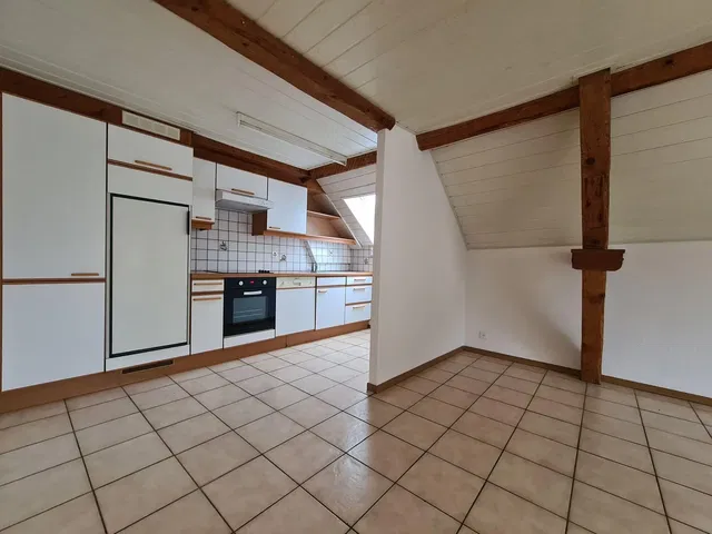 Küche; fliesenboden, küchengeräte