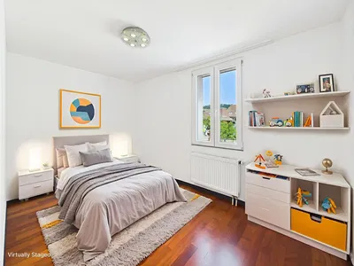 Schlafzimmer; holzboden, tageslicht, moderner stil