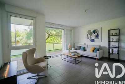 Oturma odası; manzara, doğal ışık, modern stil, fayans zemin