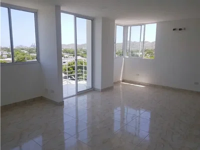 Salon; vue, carrelage, lumière naturelle