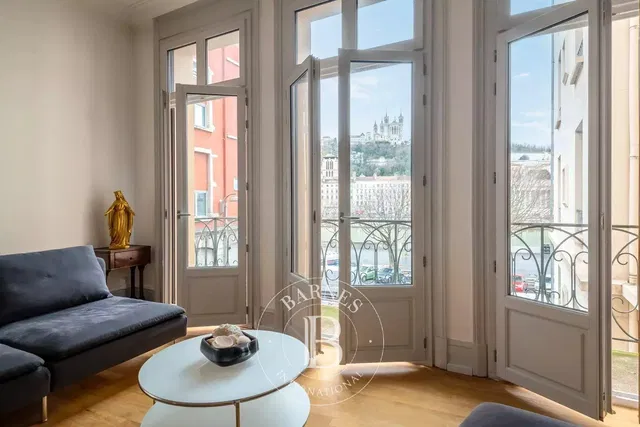 Хол