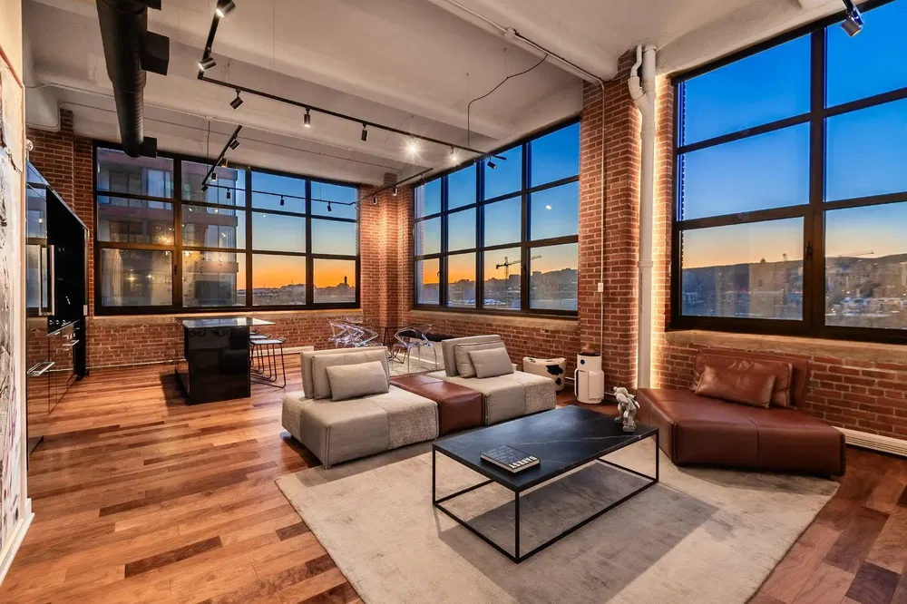 Salon; vue, parquet, lumière naturelle