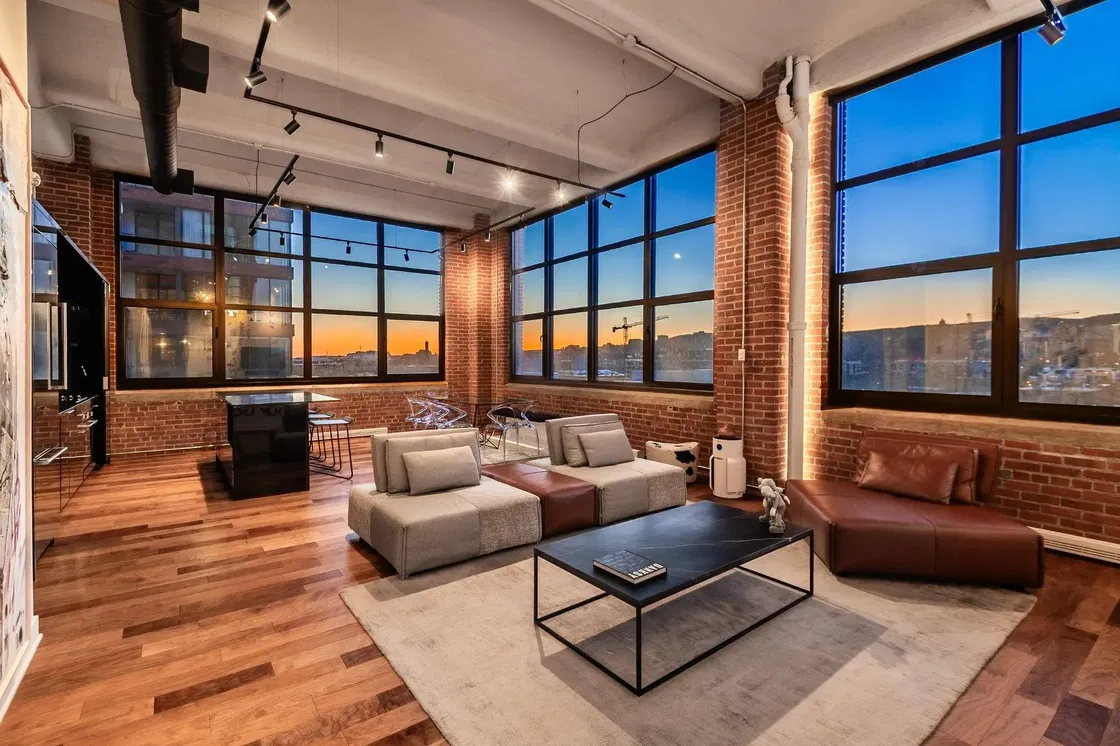 Salon; vue, parquet, lumière naturelle