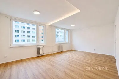 Wohnzimmer; blick, holzboden, tageslicht, renoviert