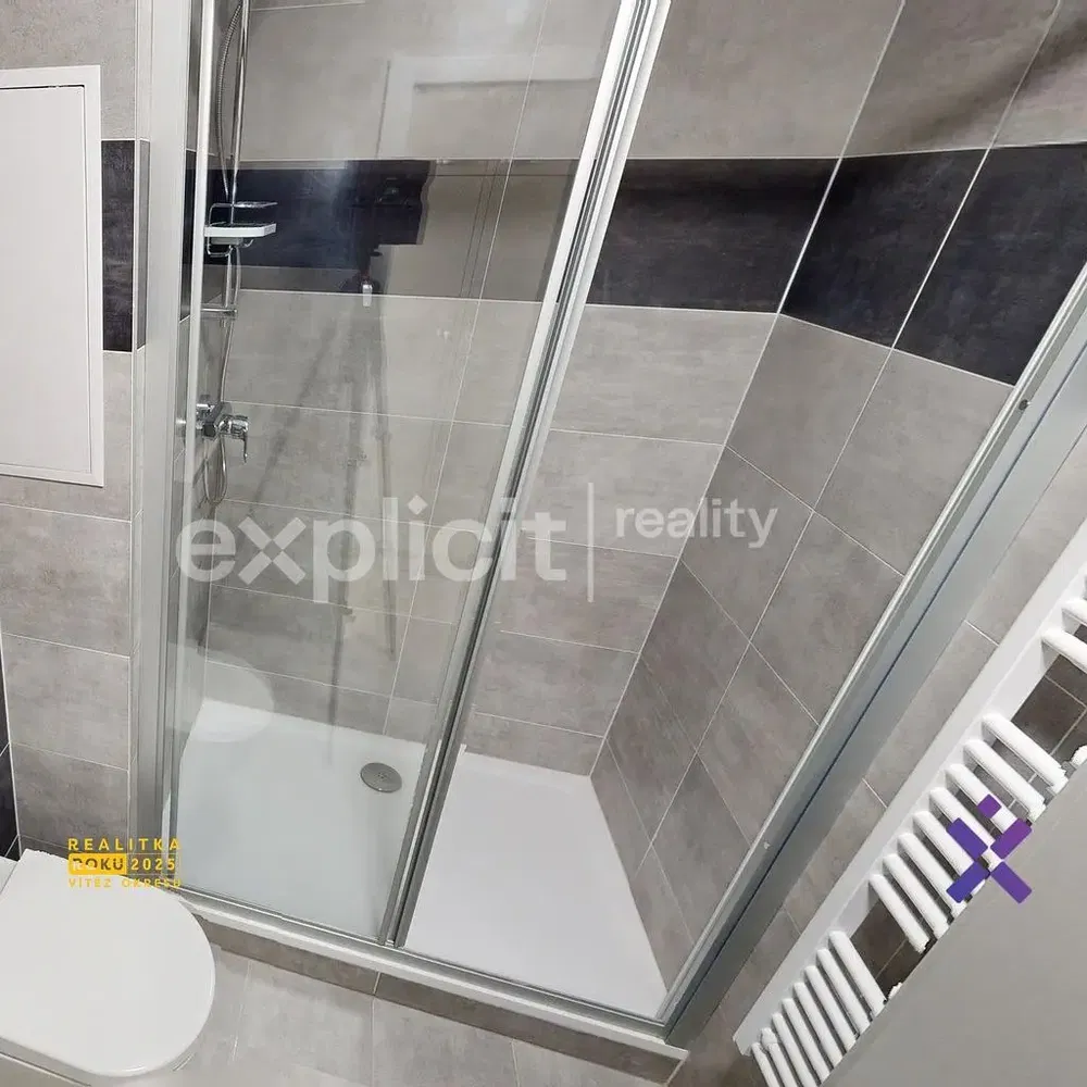 Badezimmer; fliesenboden, renoviert, tageslicht