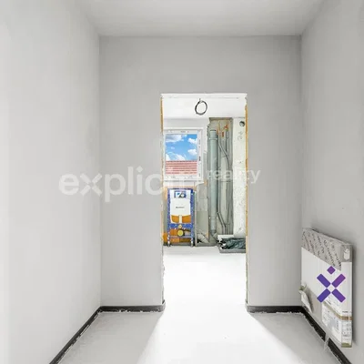 Sonstiges; renovierungsbedürftig, tageslicht