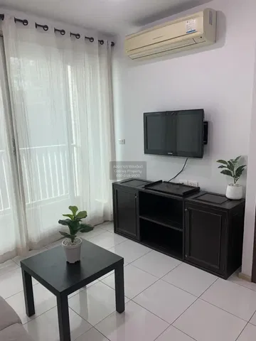 Wohnzimmer; fliesenboden, tageslicht