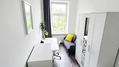 Dnevni boravak; prirodna svjetlost, drveni pod, moderan stil