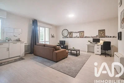 Obývací pokoj; výhled, přirozené světlo, moderní styl