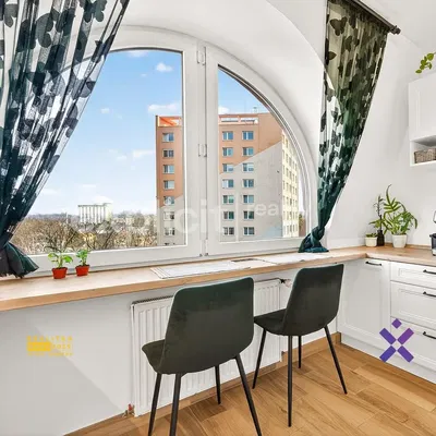 Ostale; pogled, drveni pod, prirodna svjetlost