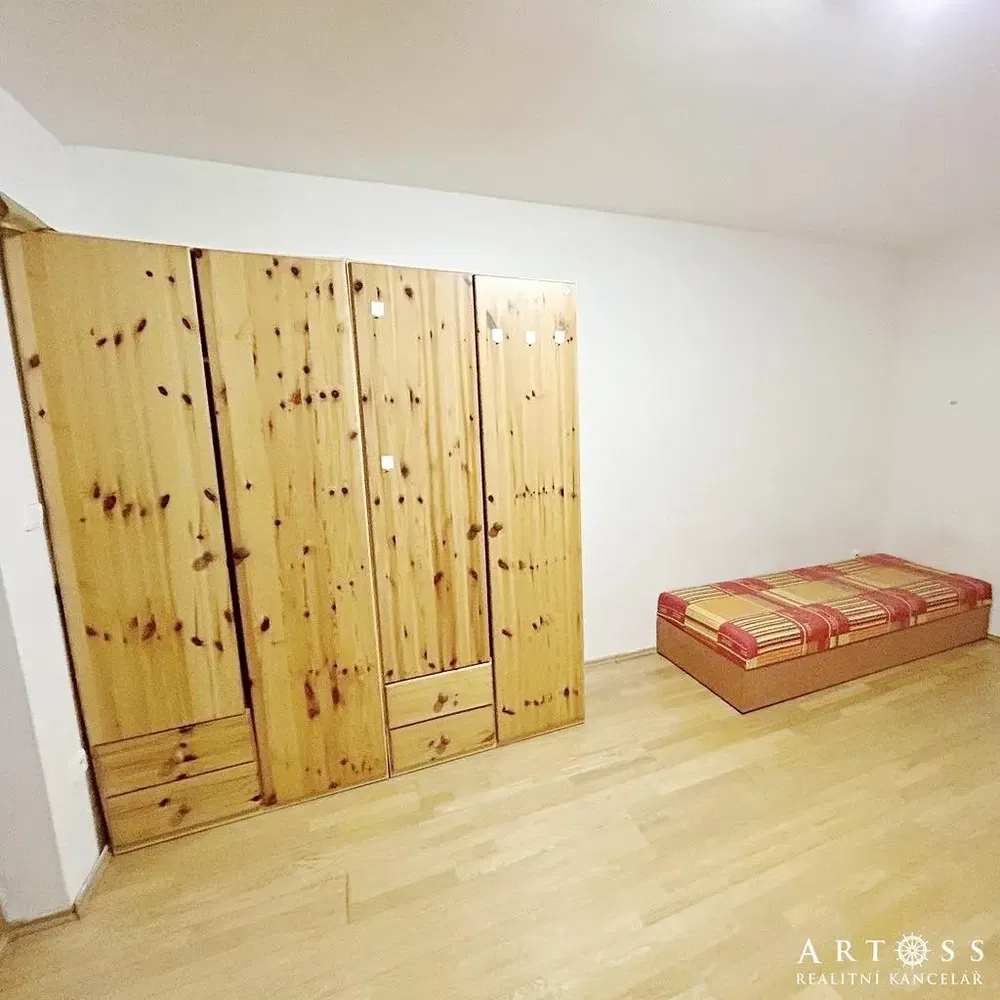 Schlafzimmer; holzboden, holzbalken, rustikaler stil