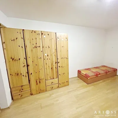 Schlafzimmer; holzboden, holzbalken, rustikaler stil