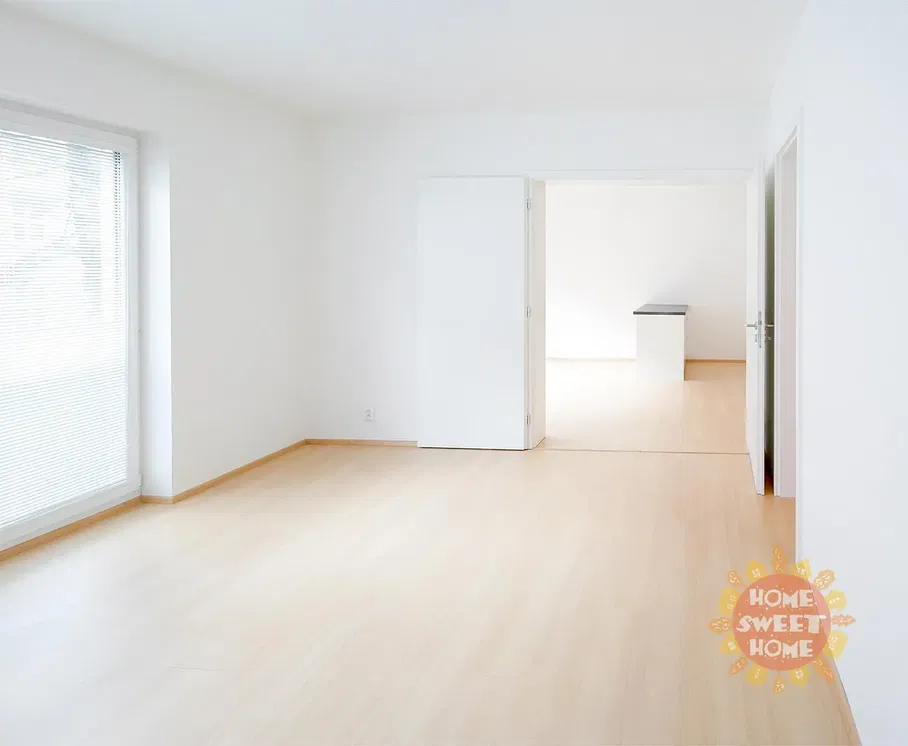 Salon; lumière naturelle, parquet, rénové