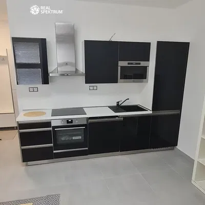 Kuhinja; kućanski aparati, pločice, renoviran, moderan stil, prirodna svjetlost