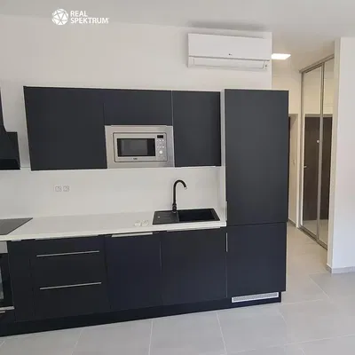 Kuhinja; kućanski aparati, pločice, renoviran, prirodna svjetlost
