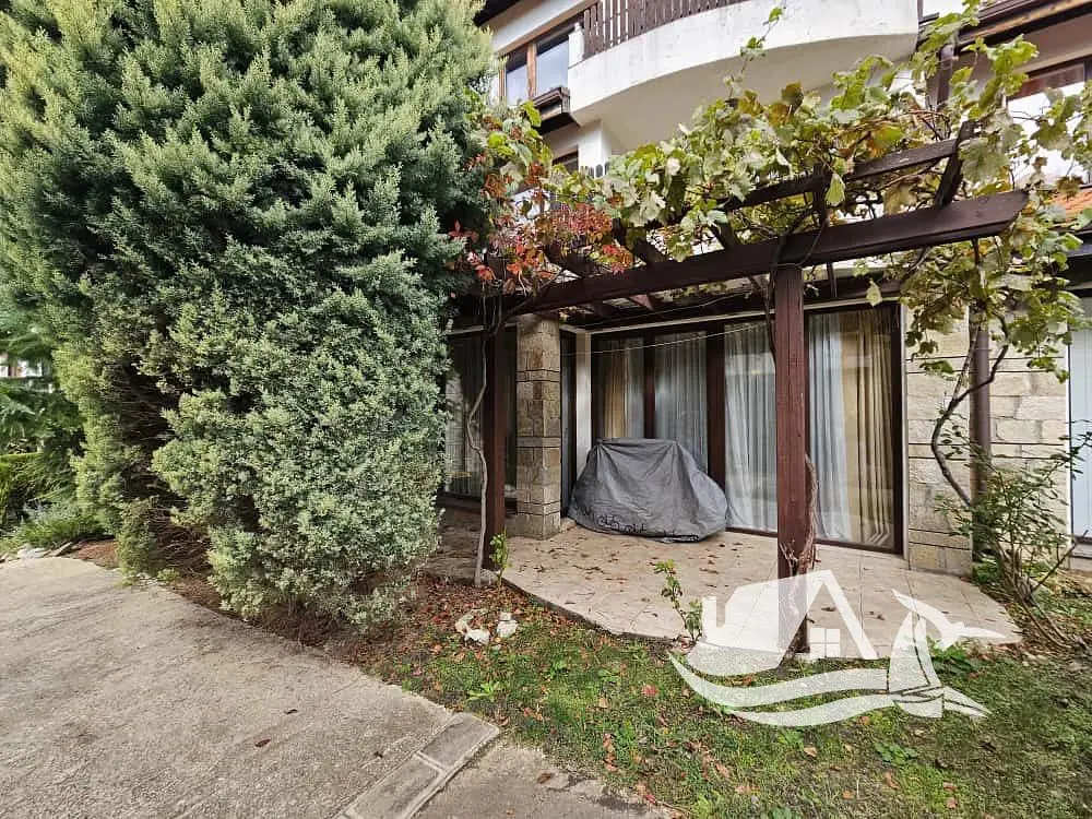 Maison et environs; lumière naturelle