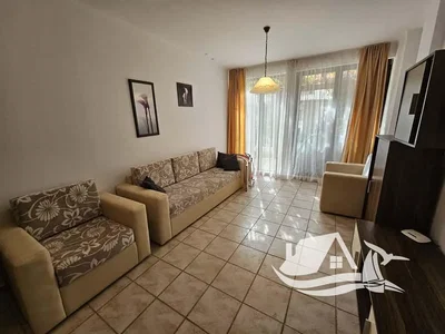 Salon; carrelage, lumière naturelle