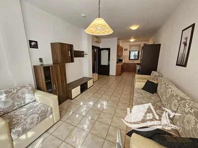 Salon; carrelage, lumière naturelle