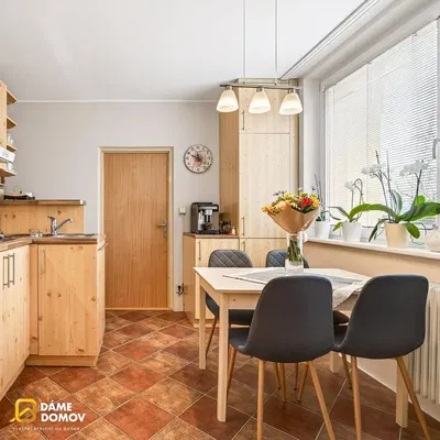 Cuisine; carrelage, lumière naturelle