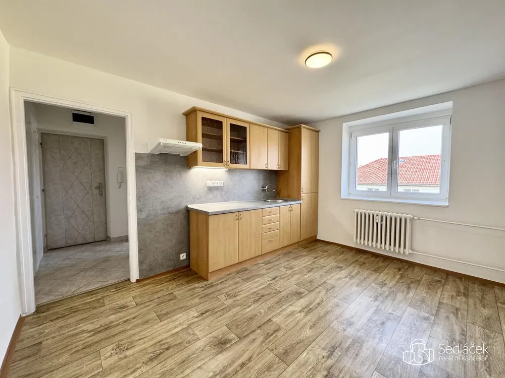 Küche; holzboden, tageslicht, renoviert